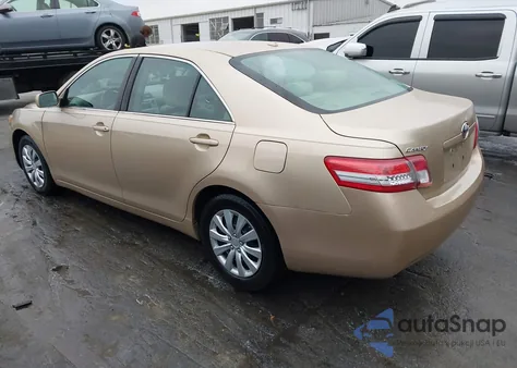 2011 Toyota Camry Le z USA, uszkodzony, nr VIN 4T1BF3EK2BU142148
